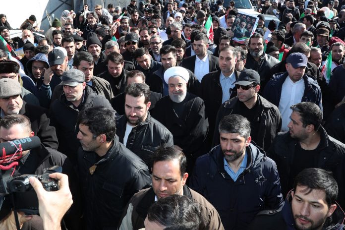 در مسیر راهپیمایی پرشور مردم تهران مطرح شد؛ روحانی: حضور مردم در راهپیمایی ۲۲ بهمن بهترین پاسخ در برابر ستمگران است