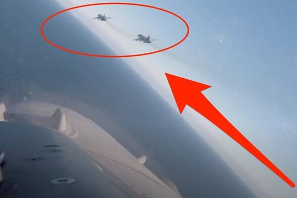 پرواز جنگنده های روس برفراز ناوشکن آمریکایی در دریای بالتیک