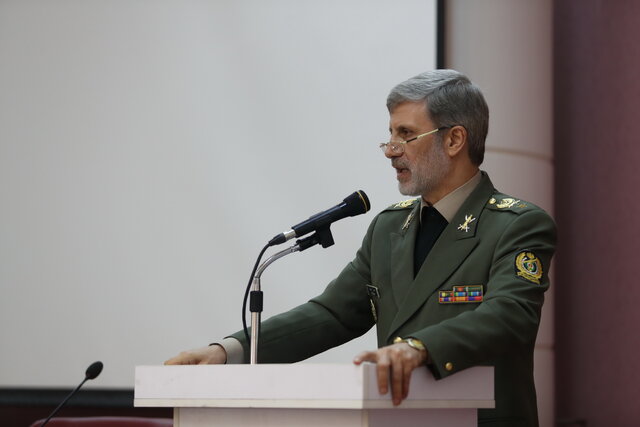 وزیر دفاع: نهضت قطعه سازی در نیروهای مسلح نمود عینی دارد