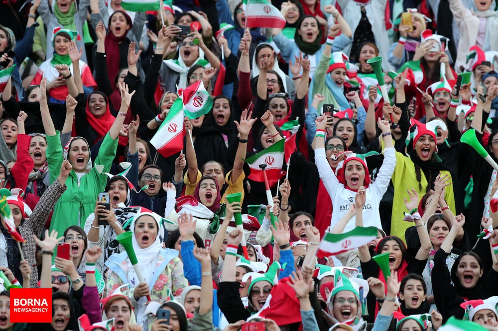 سکوهای ورزشگاه‌های ایران بالاخره میزبان زنان هم می‌شوند؟