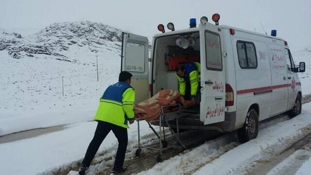 انتقال ۱۲ مادر باردار توسط اورژانس آذربایجان‌شرقی در برف و کولاک شدید