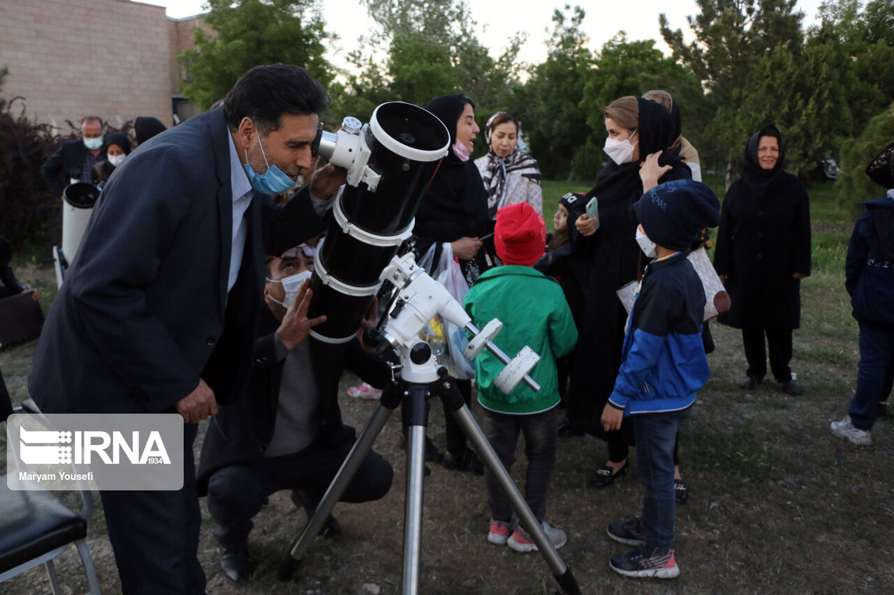 گزارش تصویری/ ویژه برنامه روز جهانی نجوم در تبریز