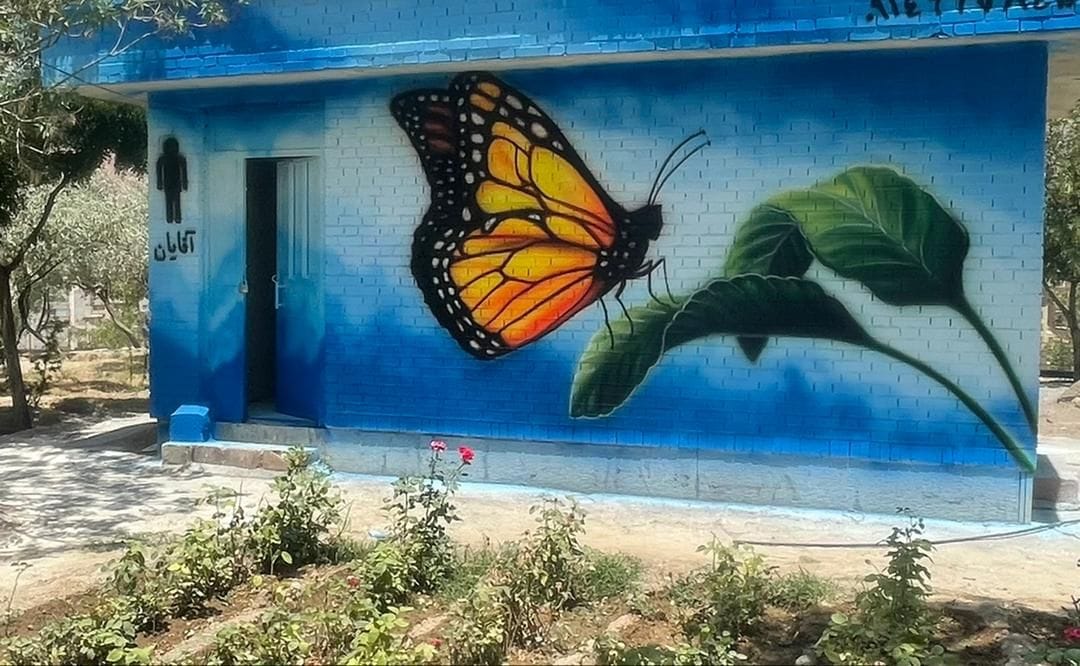 اجرای طرح‌های نقاشی و زیباسازی پارک قله تبریز