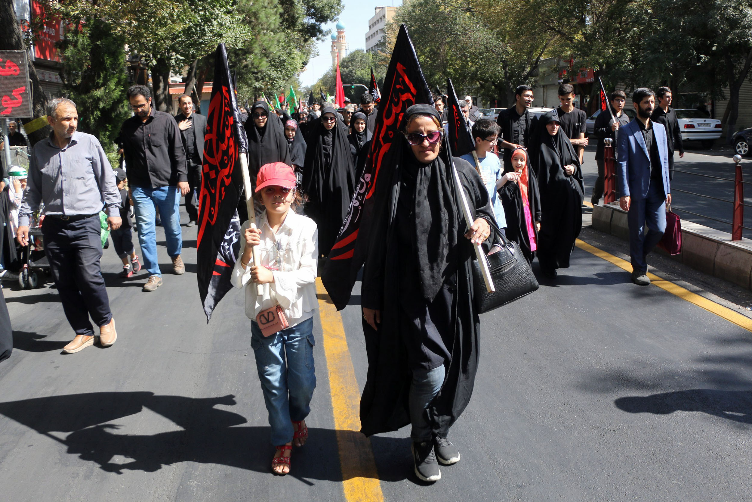 گزارش تصویری/ پیاده‌روی جاماندگان اربعین در تبریز