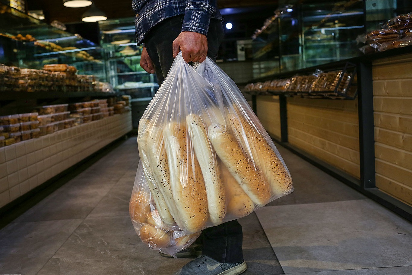 کاهش ۴۰ درصدی مصرف نان فانتزی/ تایید فروش ساندویچ با لواش