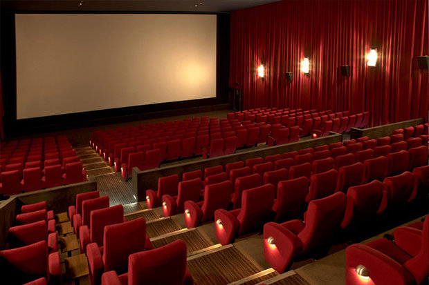 ایده بلیت نیم‌بها برای سینماها؛ طرحی اورژانسی که ناکام ماند/ ۸ درصد مخاطب بیشتر سینما‌ها در مقابل ۴۰ درصد افت فروش