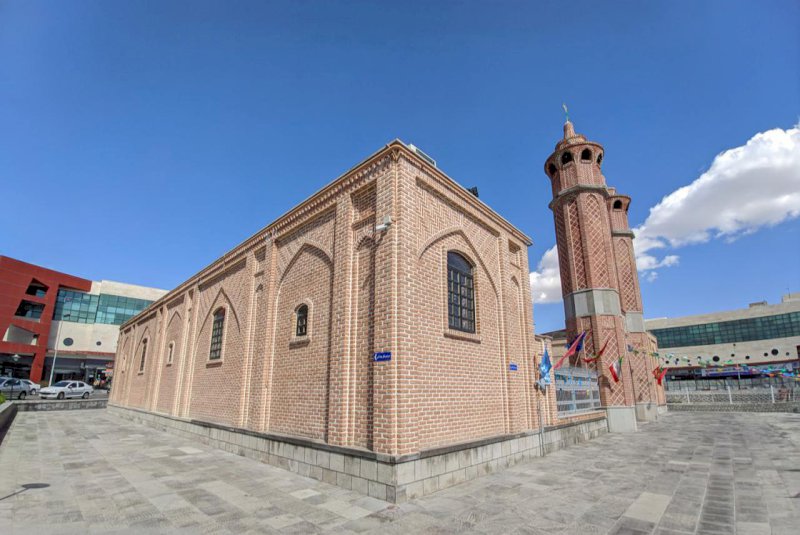 مرمت و سامان‌دهی پشت‌‌بام مسجد تاریخی کریم‌خان تبریز ادامه دارد