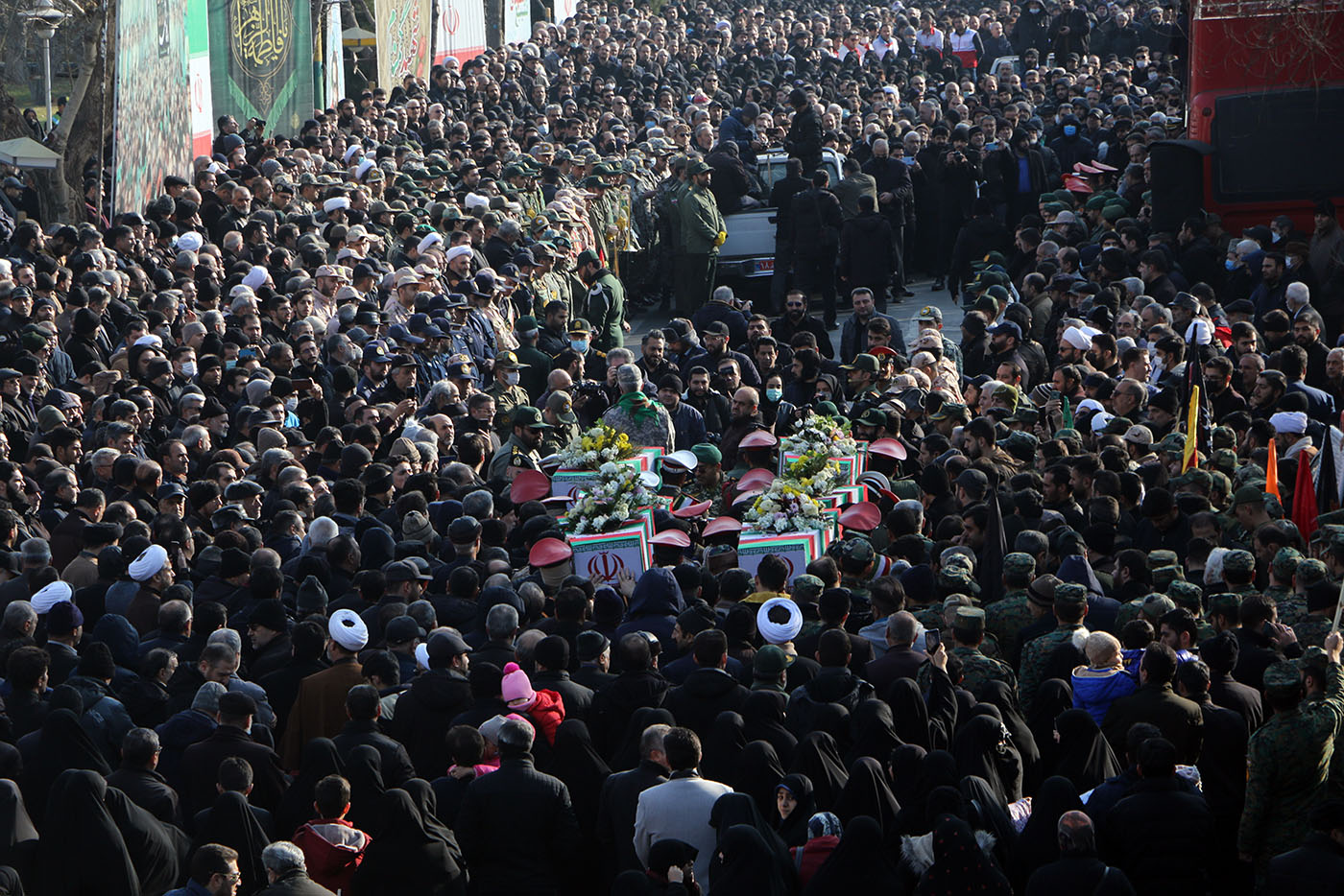 گزارش تصویری/تشییع پیکر هشت گل پر پر شده هشت سال جنگ تحمیلی در تبریز
