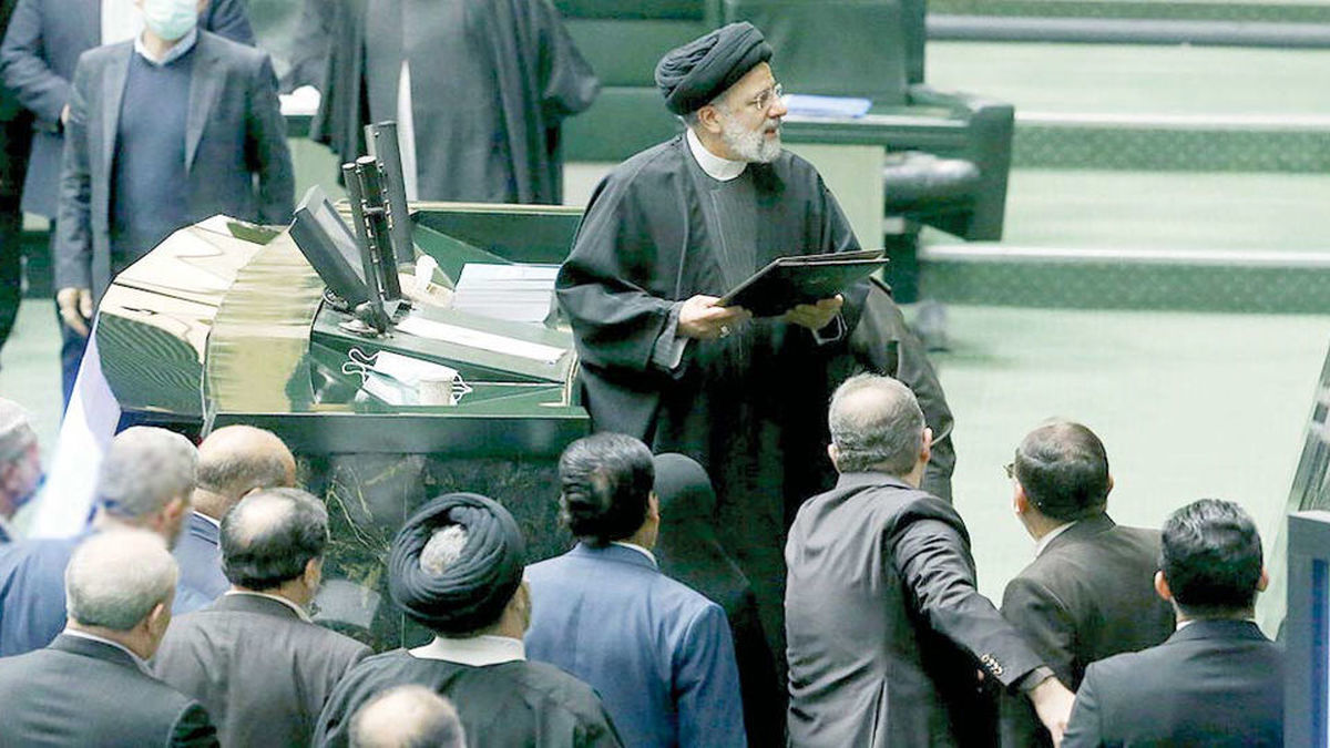بودجه ۱۴۰۲ سفره‌های ایرانیان را کوچک‌تر می‌کند/ دولت عملا تحریم‌ها را به سفره مردم متصل کرده است