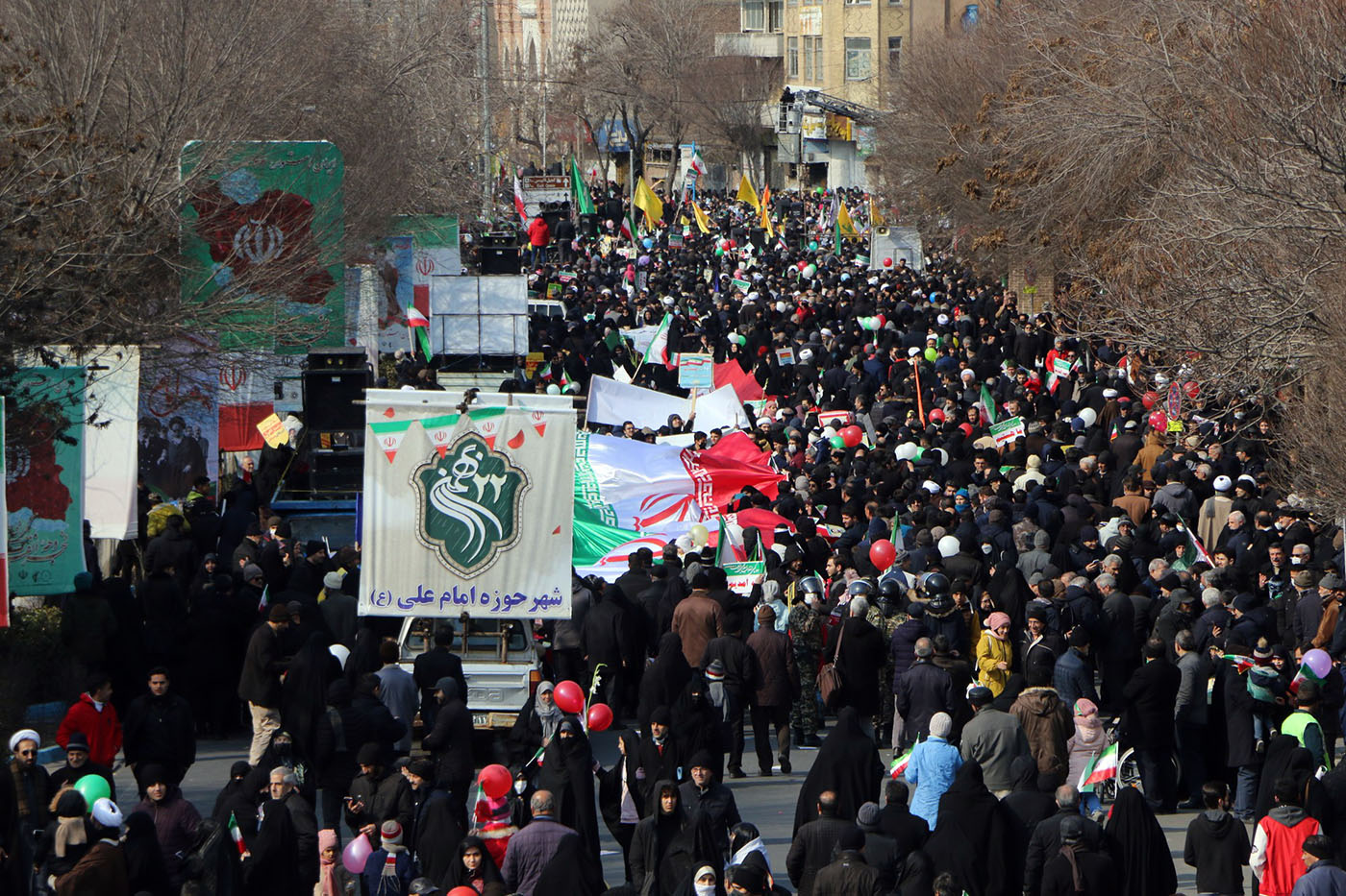 گزارش تصویری/ تجدید میثاق مردم تبریز در راهپیمایی ۲۲بهمن