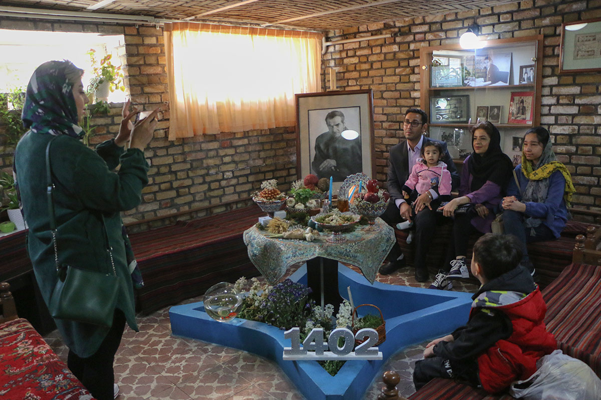 گزارش تصویری/ گردشگران نوروزی در خانه شهریار و عصرآهن