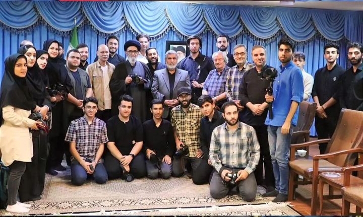 دیدار جمعی از عکاسان تبریزی با نماینده ولی فقیه در استان