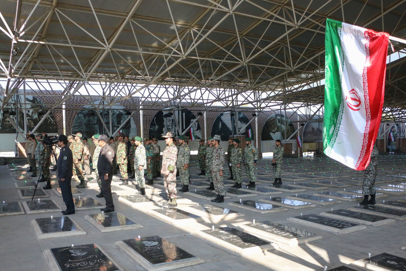 گزارش تصویری/ تجدید میثاق ارتشی‌ها با آرمان‌های شهدا در سالروز تشکیل سازمان عقیدتی سیاسی ارتش