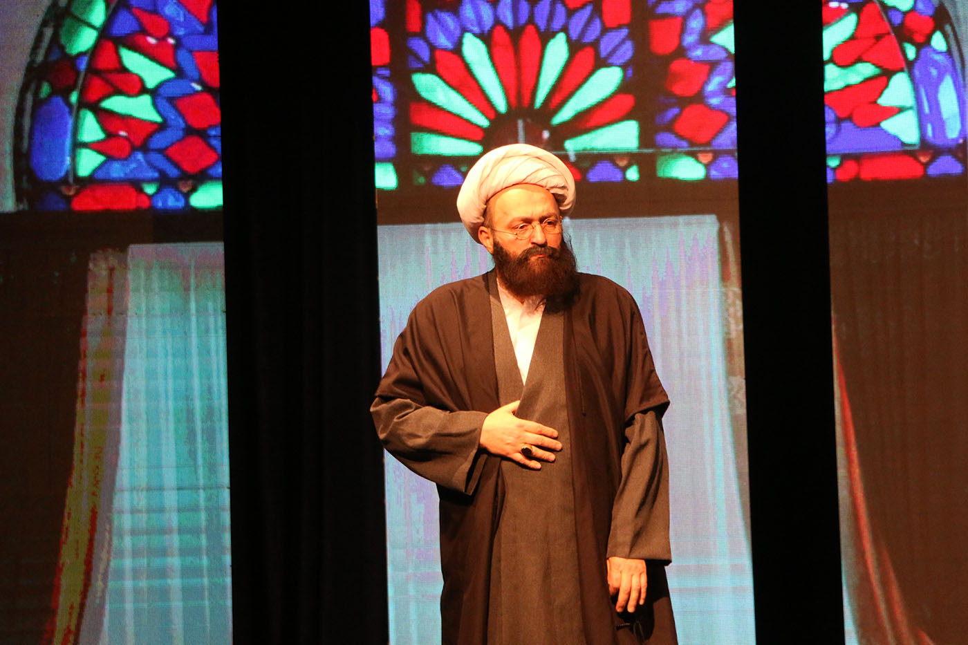 گزارش تصویری/اجرای نمایش «ثقه الاسلام» در تبریز