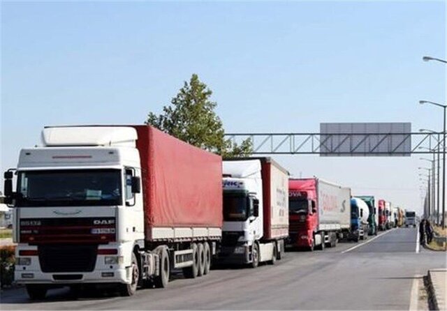 تردد روزانه بیش از ۳۰۰ کامیون کِشنده بین ایران و نخجوان از مرز جلفا