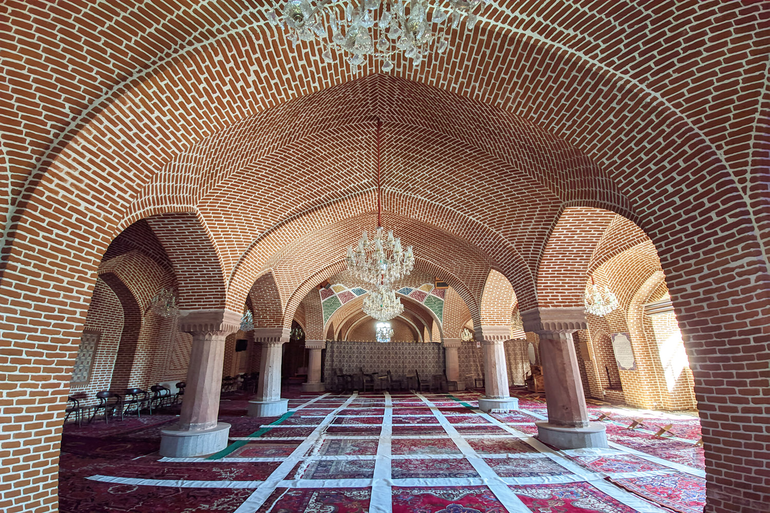 قدمت تاریخی مسجد کریمخان تبریز مورد پژوهش قرار گیرد