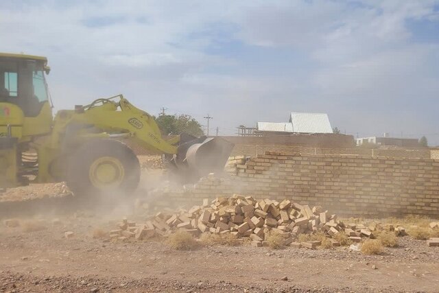 قلع و قمع ۱۱۰ سازه غیرمجاز در اراضی کشاورزی شهرستان مرند