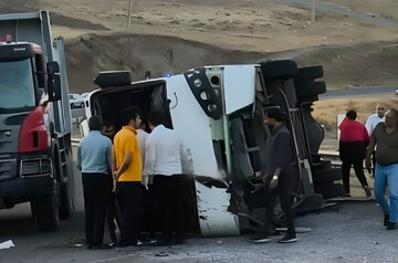 واژگونی مینی‌بوس در جاده اهر-ورزقان ۱۹ مصدوم برجا گذاشت