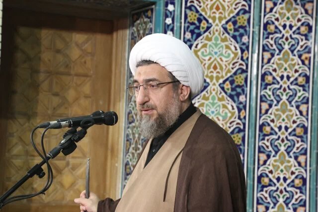 دولت همه توان خود را برای کاهش قیمت کالاهای اساسی به کار گیرد
