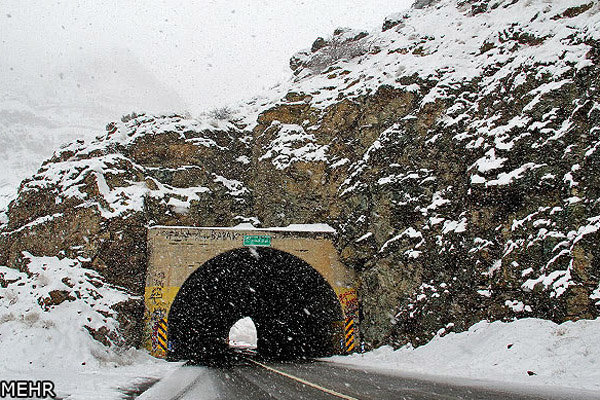 بارش برف راه 600 روستای آذربایجان شرقی را بست
