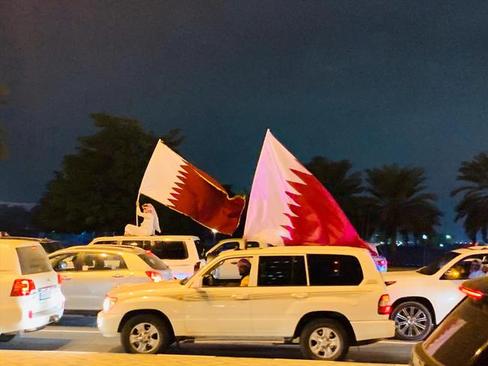 شادمانی شبانه قطری‌ها از بُرد شیرین امارات (+عکس)