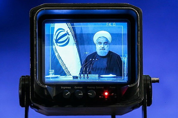 یک پیشنهاد به روحانی و دولت؛ کلاً بی‌خیال تلویزیون شوید!