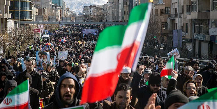 آسوشیتدپرس: ایرانی‌ها همزمان با تنش با آمریکا در سرتاسر کشور پیروزی انقلاب را جشن گرفتند